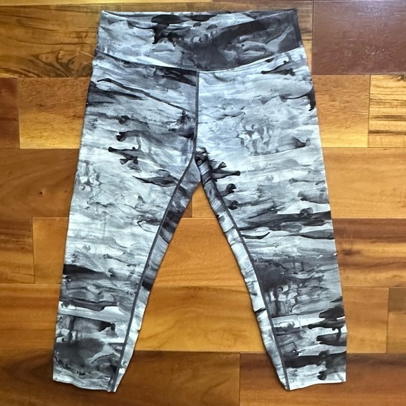 Calvin Klein Performance Cropped Jeggings - Picture 2 of 7